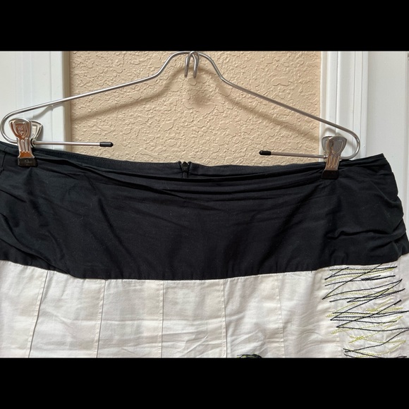 Tristan and Isuet Pleated skirt - Picture 2 of 8